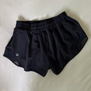 Lululemon black Hotty Hot High-Rise Lined Short 2.5" size 4
